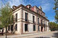Barcelona-school-in-the-Parc-de-la-Ciutadella-Old-town