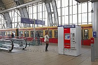 Berlin-Alexanderplatz-station-S-Bahn-train-2