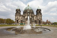 Berlin-Berliner-Dom-and-fountain
