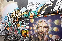 Berlin-Hackesche-Hofe-graffiti-4