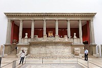 Berlin-Pergamon-museum-Roman-balcony