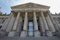 Berlin-Reichstag-entrance