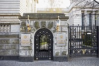 Berlin-Unter-den-Linden-Russian-embassy-gates