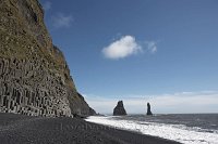 Iceland-basalt-cliffs-and-sea-stacks-at--Garoa-2r