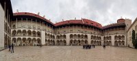 Krakow Wawel castle courtyard pana