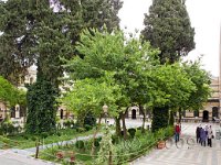 Syria-Damascu-Azam-palace-muslim-women