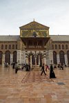 Syria-Damascus-ablution-fountain-and-mosaics-on-the-wall-of-the-prayer-hall-of--the-Great-Umayyad-mosque