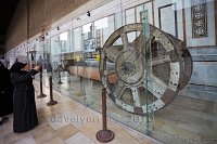 Syria-Damascus-muslim-women-taking-photo-of-old-wagon-in-the-courtyard-of-the-Great-Umayyad-mosque