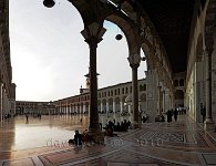 Syria-Damascus-the-courtyard-in-the-Great-Umayyad-mosque