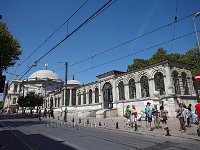Istanbul-Cemberlitas-hammam-historical-Turkish-bath-with-Constantine's-column-beyond