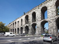 Istanbul-Valens-aqueduct-and-Ataturk-Bulvari-2