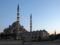 Istanbul-sunset-at-the-New-Mosque-by-the-Galata-bridge