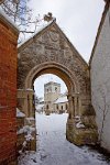 Betchworth-church-yard-entrance
