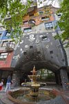 Vienna-Hundertwasser-Haus-1