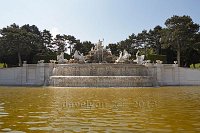 Vienna-Schonbrunn-palace-garden-and-Neptune-fountain-2