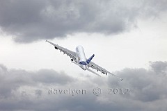 Farnborough-Airbus-A380-take-off (1)