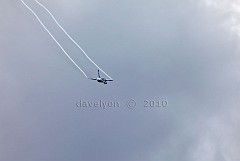 Farnborough-Alenia-Aermacchi-M-346-dive