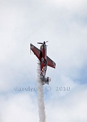 Farnborough-Extra-330-aerobatic-display-aircraft