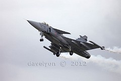 Farnborough-Saab-Gripen-fighter-take-off