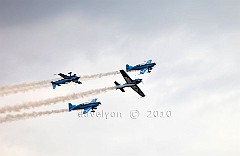 FarnboroughThe-Blades-extra-300-LPS-aerobatic-display-aircraft-2