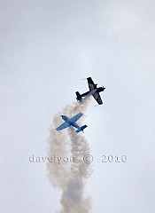 FarnboroughThe-Blades-extra-300-LPS-aerobatic-display-aircraft