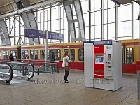 Berlin-Alexanderplatz-station-S-Bahn-train-2