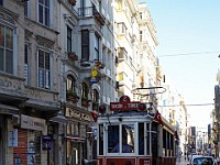 Istanbul-Beyoglu-Istikal-Caddesi-tram