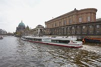 Berlin-river-Spree-and-Alte-National-gallery